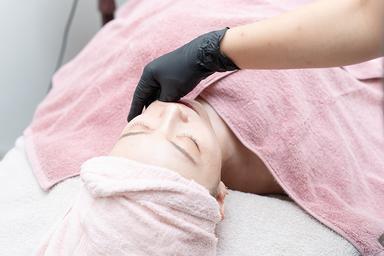 【新規限定】【フェイスラインすっきり小顔へ】再生フェイシャル+切らない小顔術 75分 通常料金15,000円