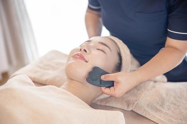 究極の小顔づくり (顔＋デコルテ＋背中) 90分