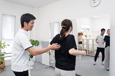 【新規限定】《身体のバランスを根本から整える》プロの手技×姿勢ケア 90分 通常料金7,000円