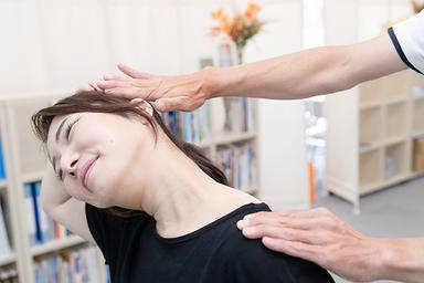 【新規限定】《デスクワークの疲れ徹底ケア》首肩リリース×姿勢サポート 90分 通常料金7,000円
