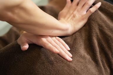 【全身の疲れや硬さに】全身揉みほぐし&クイック整体 60分施術 ¥9900