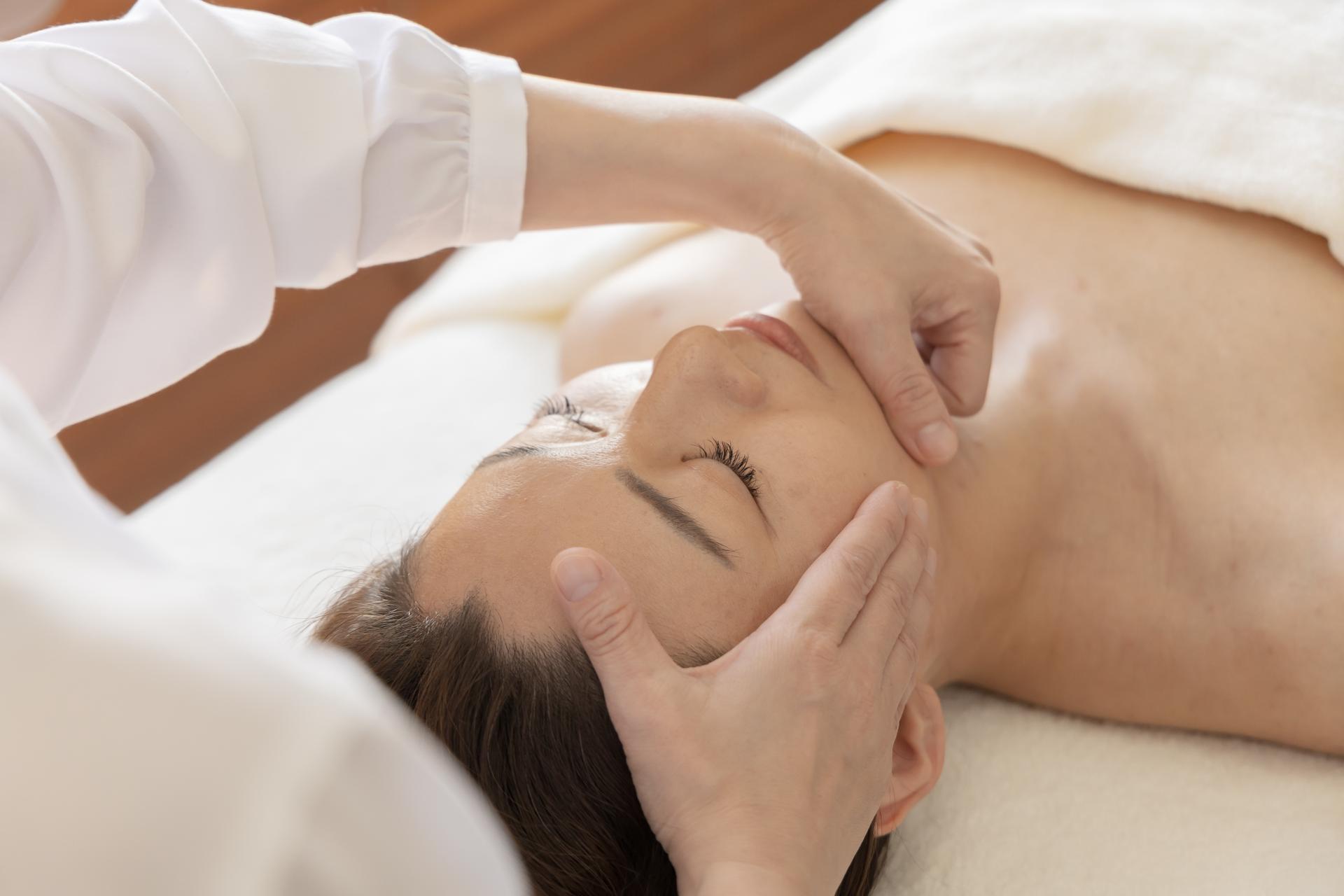 【新規限定】【当店おすすめ！】上半身まるごとしっかりお手入れで小顔に！ 60分 通常料金13,200円