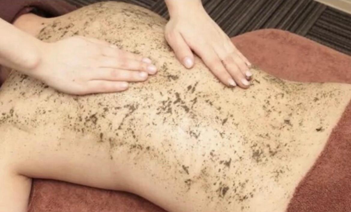 【背中のプツプツ/凹凸肌】剥離なしハーブピーリングで背中美人に(上部) 70分 通常料金15,850円