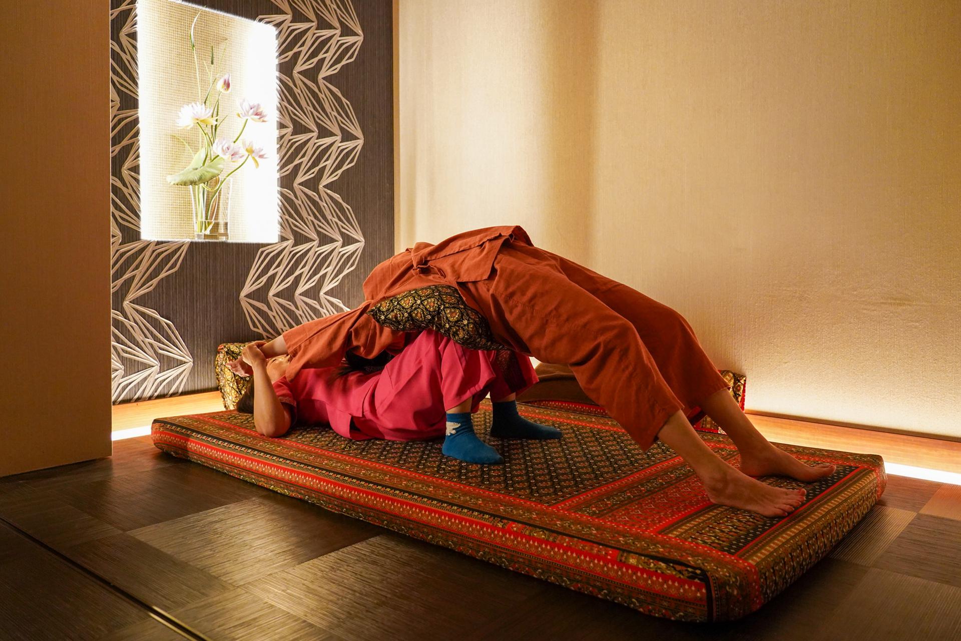 【全員OK】【目 肩 首 頭が疲れている方】タイ古式マッサージ&アロマオイルマッサージ 100分