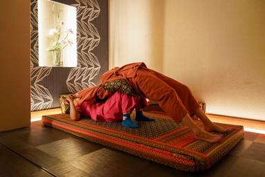 【全員OK】【目 肩 首 頭が疲れている方】タイ古式マッサージ&アロマオイルマッサージ 100分