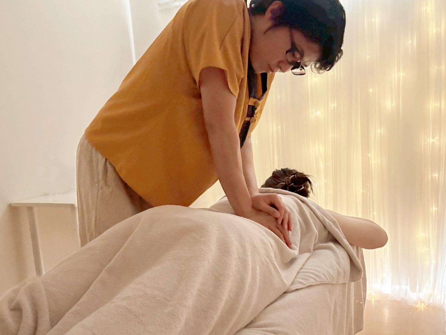 【新規限定：足湯＆ヘッド１０分付き】着替え不要！さくっとほぐす時短ケア もみほぐし 30分 通常3,300円