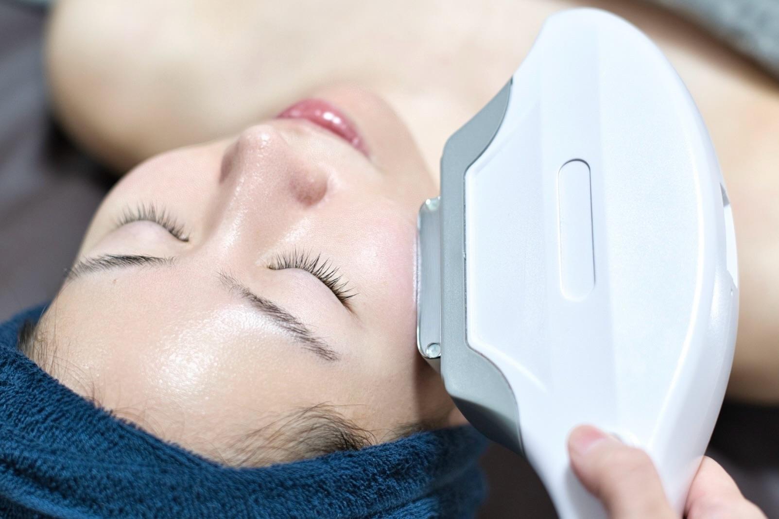 【新規限定】40代以上の大人女性に【たるみ・シミ改善】自信の持てる素肌へ【光フェイシャル＆パック】40分通常料金13,200円