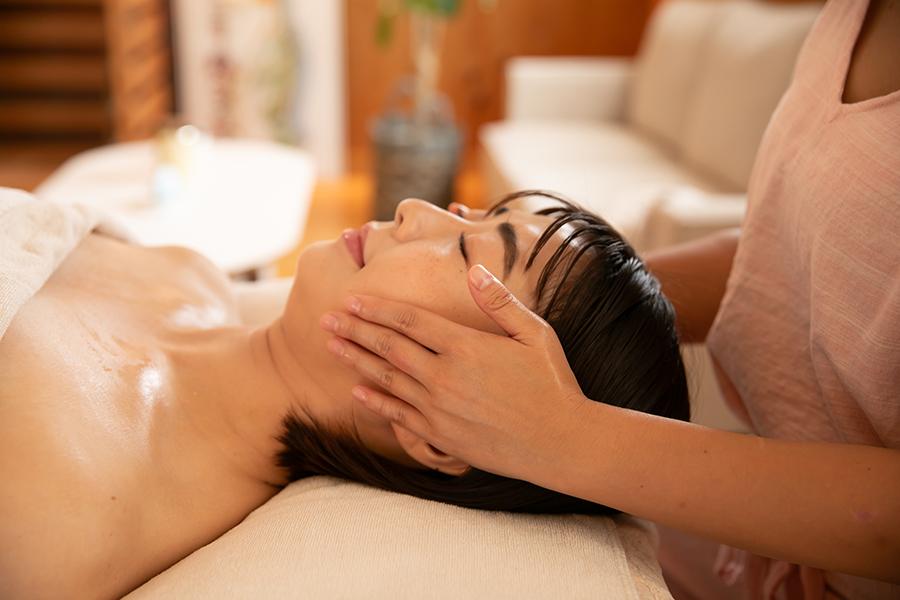 《小顔美調整》顔のオイルマッサージ＋小顔調整 60分