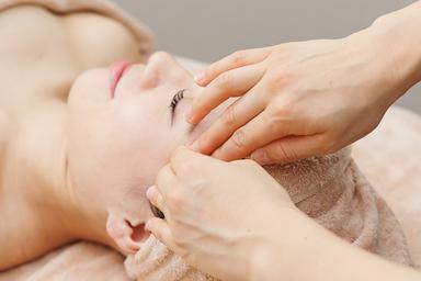 【新規限定】【美容のお悩みも一緒に改善したい方へ♪】全身骨格調整＋美容カイロ+フェイシャル 150分 通常料金14,000円