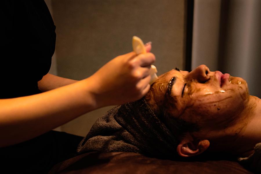 【全員OK】【シミ・ニキビ退治!!美容クリニック監修】ハーブピーリング50%オフ 60分 通常料金55,000円