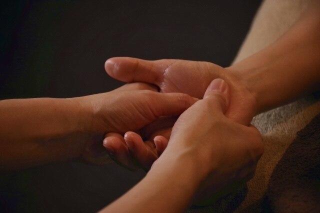 【ヘッド＆ハンド】80分(ドライヘッドスパ60分＋オイルハンドケア20分)※指先～肘下 通常料金9,500円