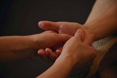 【ヘッド＆ハンド】80分(ドライヘッドスパ60分＋オイルハンドケア20分)※指先～肘下 通常料金9,500円