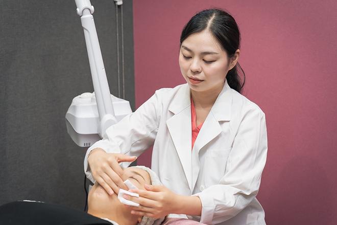 【★5週以内のご来店で<20%>OFF】光フェイシャル+うるつやピーリング《継続は美なり》通常料金10,450円