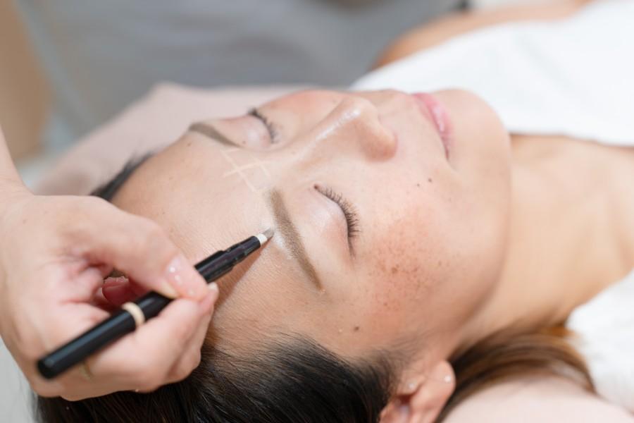 【新規限定】【眉毛WAX＋次世代眉毛パーマ(毛流れの癖を矯正)】カット/お仕上げメイク込 60分