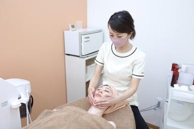 【新規限定】毛穴の開き・黒ずみケアフェイシャル(メイクアップ付き) 50分 通常料金9,900円