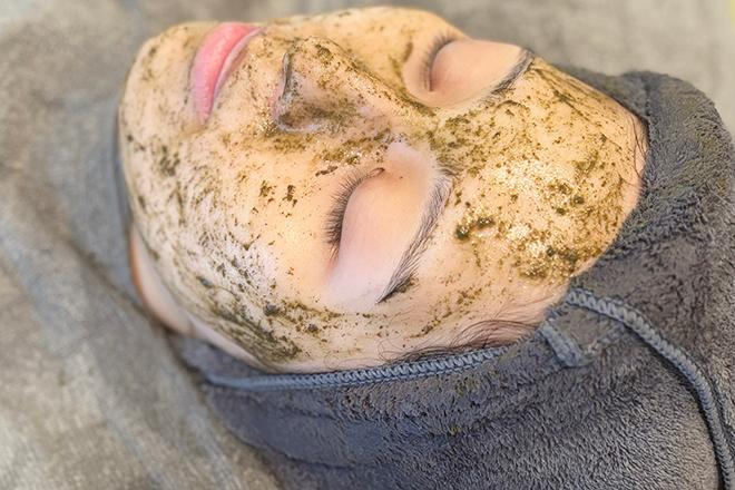 【全員OK】【顔】剥離なしハーブピーリング＋酵素パウダー(ニキビケア・毛穴汚れに) 60分