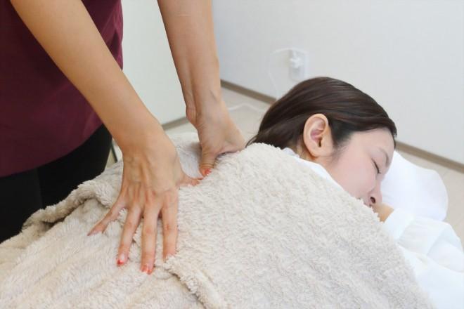 【新規限定】【肩の疲れの原因は腸に!?】美活腸もみ＋首肩デコルテリンパ 70分 通常料金10,000円