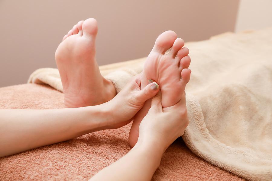 両足疲れ解消を目指す！デトックスコース【ロミロミ】 45分