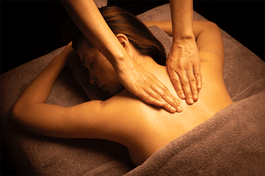 《全身ホットストーンマッサージ》Oil massage with stone For Women 180 min