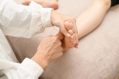 【新規限定】《足つぼ+ボディ》全身ストレッチで整えた後に足つぼでスッキリ美脚 90分 通常料金12,000円