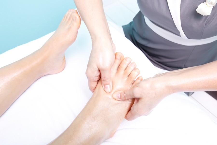 ウェットヘッドスパ60分+炭酸足湯10分足裏マッサージ30分コース(マッサージ部位頭首肩脚)