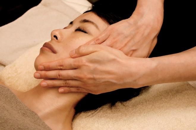 小顔フェイシャル+首肩デコルテ 60分