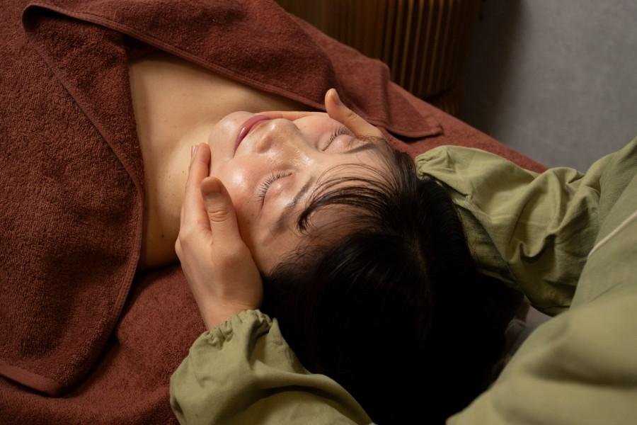 専門家による小顔調整 10分