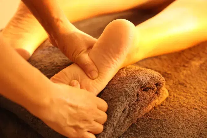 【歩き疲れた方に】足ツボマッサージ＋ふくらはぎ　60分