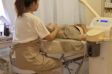 【新規限定】しっとり透明感アップ+お肌の底上げ再生美容液導入付き 50分