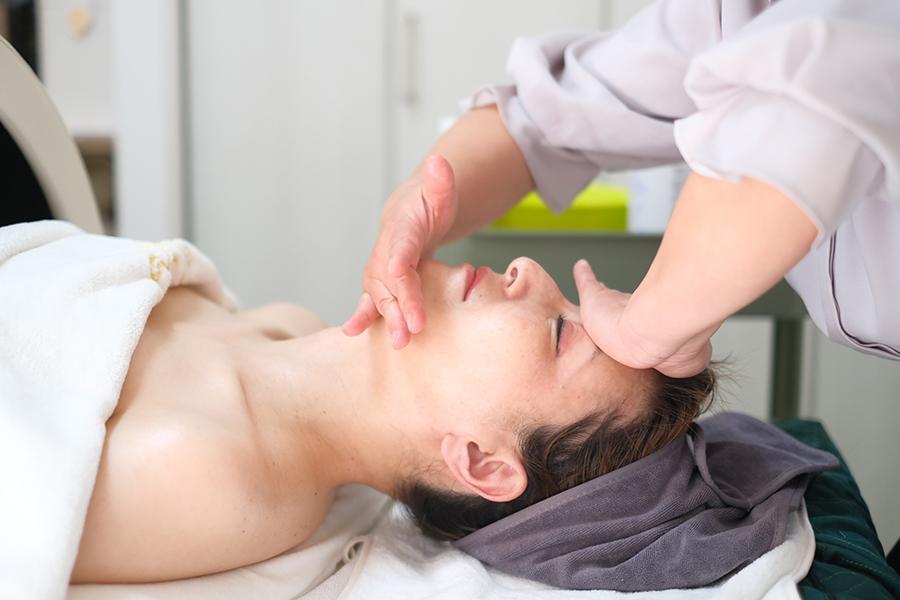 《Face》脂質肌:肌改善 コース (鼻の黒ずみケア付) 50分