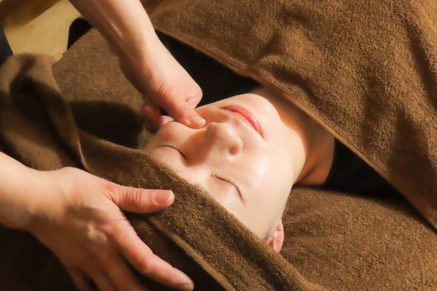 【新規限定】【たるみ解消を目指す】エイジング集中ケア(深層筋マッサージ付き) 100分 通常料金9,000円