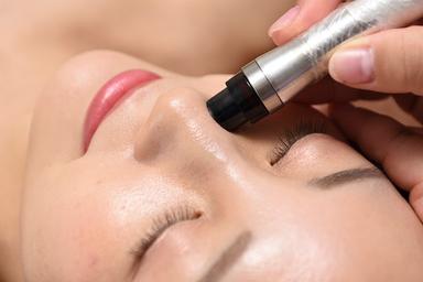 黒ずみ・艶肌効果抜群◎ハイドロ毛穴洗浄＋光フェイシャル 70分