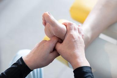 【新規限定】フットケア(足裏～膝下) 40分 通常料金3,500円