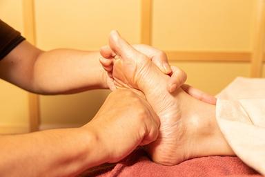 足裏・リフレクソロジー(足裏・足の甲ふくらはぎ・特に気になる部分)  45分
