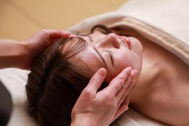 《小顔・睡眠不足解消プログラム》(背面のトリートメント付き) 90分 