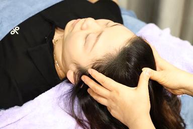 ヘッドマッサージ (頭~首まで) 30分