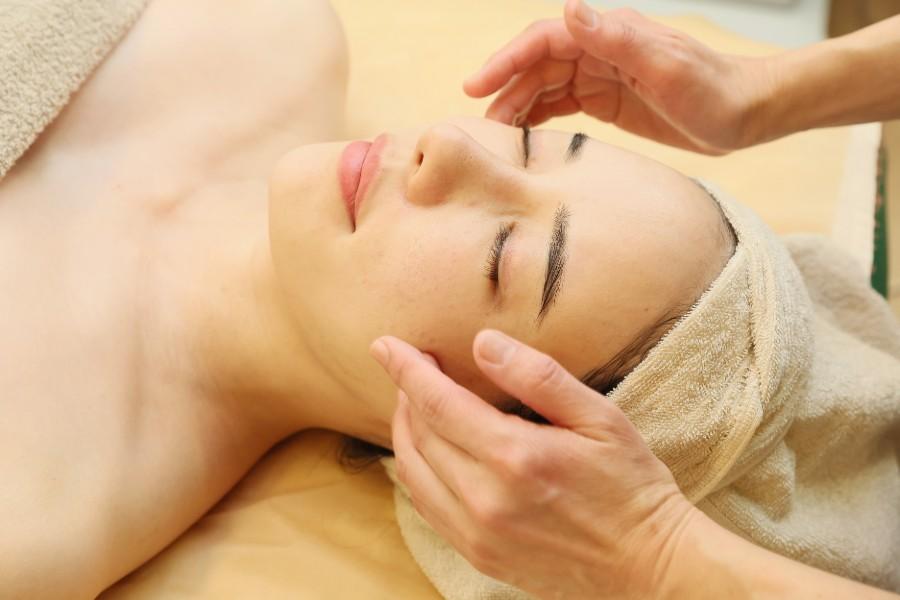 シミシワ透明感UPフェイシャル（ネック～フェイスケア×肌質別パック）60分