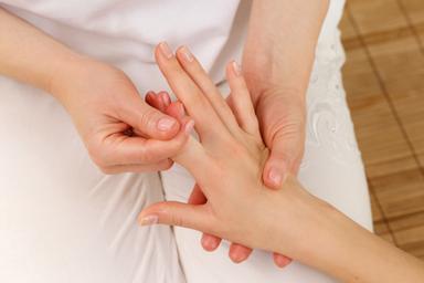 《手先から来る疲労》ハンドマッサージ (指先～肘下) 45分