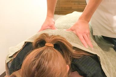 《凝り固まった身体へ！》頭の辛さ緩和ヘッドスパ付き:全身整体 60分