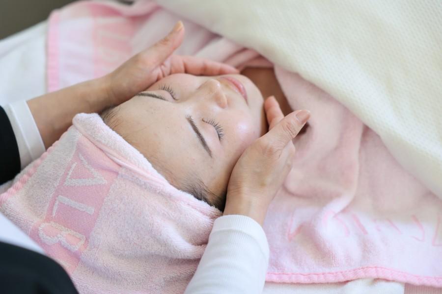 【憧れの水光肌へ☆】うるおい毛穴ケアコース 90分