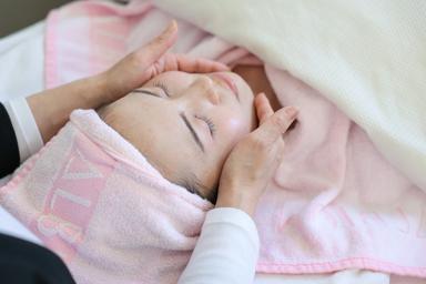 【憧れの水光肌へ☆】うるおい毛穴ケアコース 90分