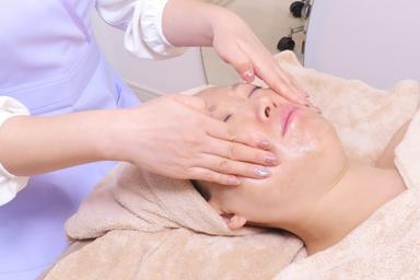 コルギ小顔ヘッドスパ(デコルテ・背面付き) 70分