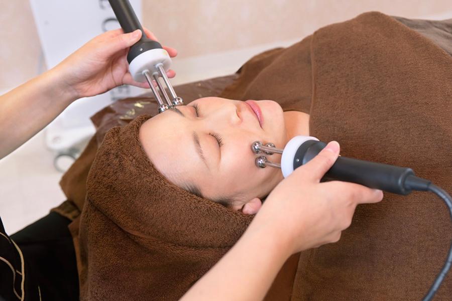 【40代からのたるみ・シミケア】EMSリフト×肌土台ケア 90分