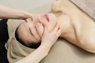 上半身コルギ(あお向けorうつ伏せ)＋小顔コルギ 90分