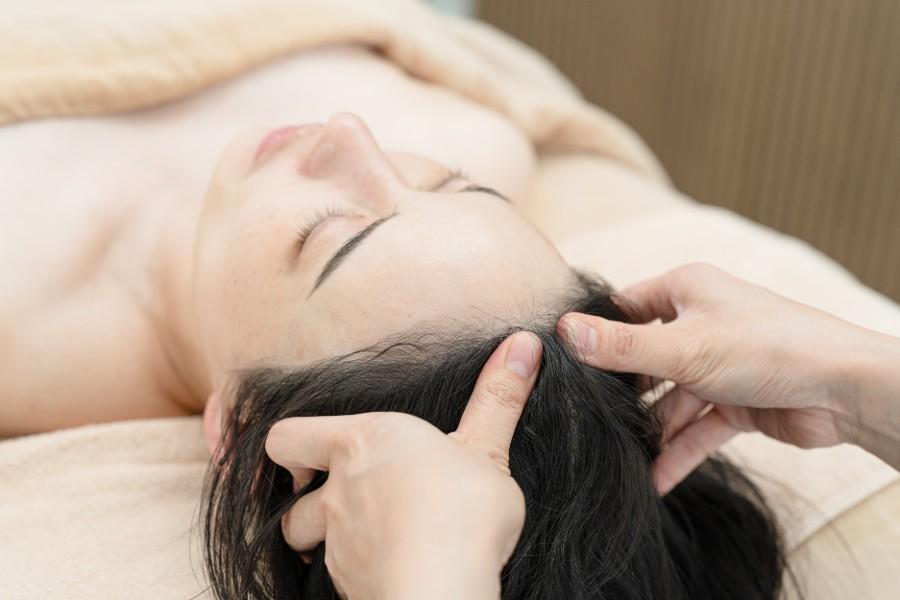 【新規限定】不眠や慢性的な不調・疲れに◎ホットストーン全身もみほぐし＋顔＋ドライヘッドスパ付き 100分 通常料金14,300円