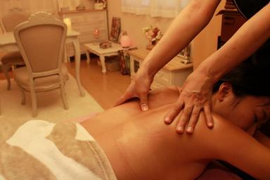 【冷え＆肩凝りから脱出】ホットストーン付　アロマリンパトリートメント全身８０分